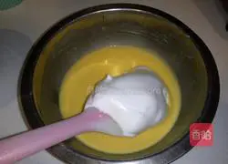 Illustration of how to make meat floss and seaweed cake rolls 7