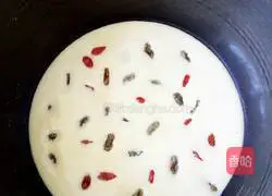 Illustration of how to make rice cooker cake rolls 10