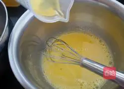 Illustration of how to make matcha cake roll 4