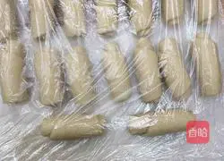 Illustration of how to make egg yolk cake 4