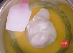 Illustration of how to make chiffon cake base 10