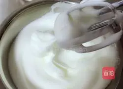 Illustration of how to make chiffon cake 8