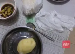 Illustration of how to make pan-fried potato pancakes 2