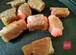 Illustration of how to make ham sausage hand pancake rolls 8