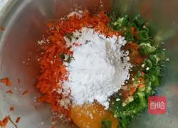 Illustration of how to make carrot and egg pancakes 5