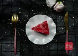 Illustration of how to make love cherry blossom mousse cake 11