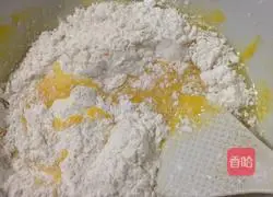 Illustration of how to make meat floss salad cake roll 4