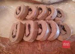 Cocoa Blueberry Cake Roll Recipe Illustration 18