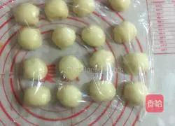 Illustration of how to make egg yolk cake 6