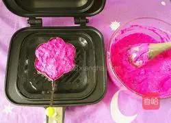 Illustration of how to make dragon fruit milk pancakes (flower-shaped) 11