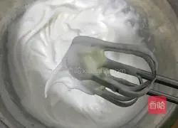 Illustration of how to make strawberry jam cake roll 8