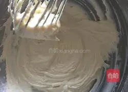 Illustration of how to make fruity chocolate cake roll 5