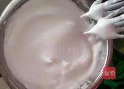 Illustration of how to make eight-inch chiffon cake 10