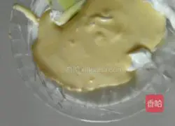 Illustration of how to make raisin and meat floss cake roll 9