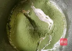 Illustration of how to make matcha honey bean towel roll 4