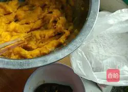 Illustration of how to make golden sesame pumpkin cake 2