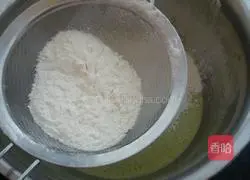 Illustration of how to make matcha cake roll 7