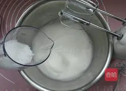 Illustration of how to make rose oatmeal chiffon cake 10