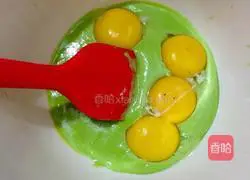 Spinach juice chiffon cake recipe 6