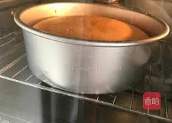 Illustration of how to make chiffon cake 15