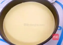 Illustration of how to make eight-inch honey chiffon cake 9