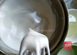 Illustration of how to make chiffon cake 8