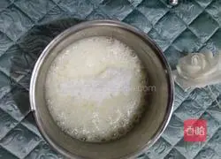 Illustration of how to make cream cake roll 9