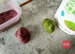 Colorful Mochi Egg Yolk Crisp Recipe Illustration 4