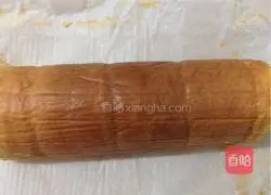 Illustration of how to make meat floss salad cake roll 11