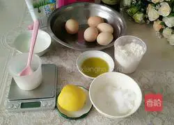 Illustration of how to make eight-inch chiffon cake 1