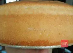 Illustration of how to make eight-inch chiffon cake 15