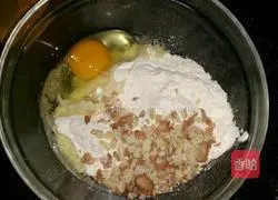 Illustration of how to make longan, lotus seeds and eight-treasure porridge pound cake 1