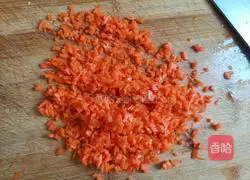 Illustration of how to make carrot and egg pancakes 3