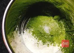 Illustration of how to make matcha trunk cake roll 9
