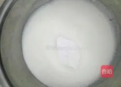 Illustration of how to make cream cake roll 6