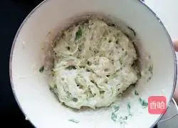 Illustration of how to make egg zucchini pancakes 2