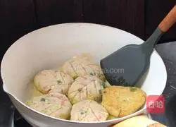 Illustration of how to make leaf bean dregs cake 14