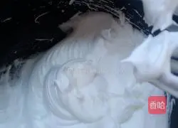 Illustration of how to make chiffon cake slices 3