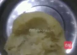 Illustration of how to make pan-fried potato pancakes 3