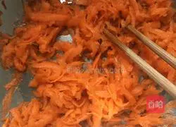Illustration of how to make carrot shredded cake 2