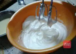 Illustration of how to make eight-inch chiffon cake 7