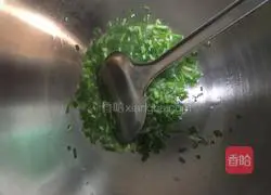 Illustration of how to make scallion and meat floss cake rolls 1