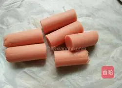 Illustration of how to make ham sausage rolls 3