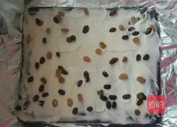 Illustration of how to make bamboo charcoal dense bean cake roll 16