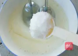 Illustration of how to make a cream cake 5