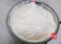 Illustration of how to make raisin jam cake roll 10