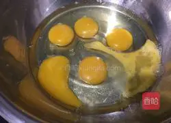 Illustration of how to make whole egg sponge cake 1
