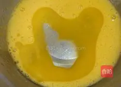 Illustration of how to make original chiffon cake 4