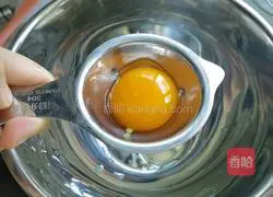 Illustration of how to make chiffon cake 8