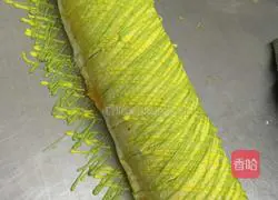 Illustration of how to make fruity chocolate cake roll 10